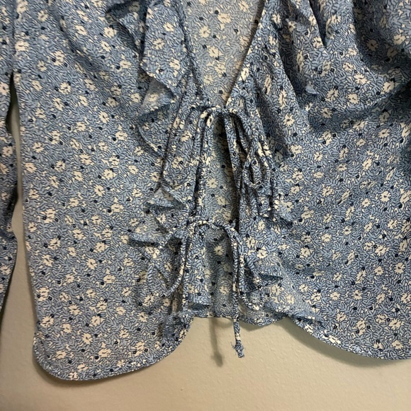 Abercrombie & Fitch Tie-Front Ruffle Blouse blue Floral Cottage Core Whimsical - Picture 7 of 7